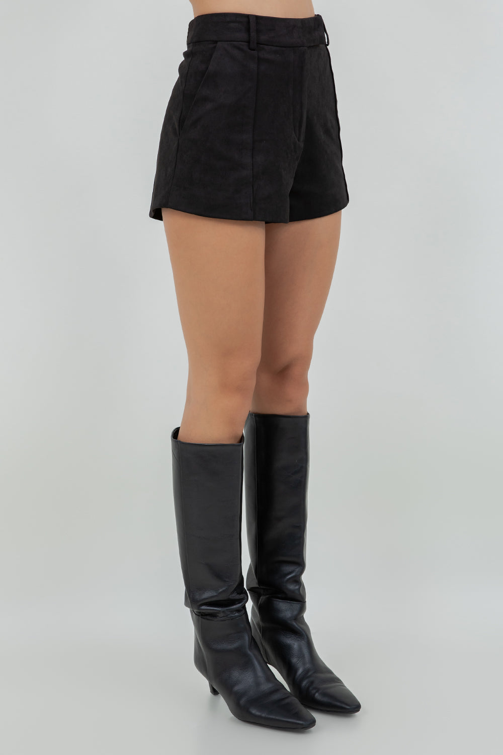 MID RISE SUEDE SHORTS - Whiteroom+Cactus