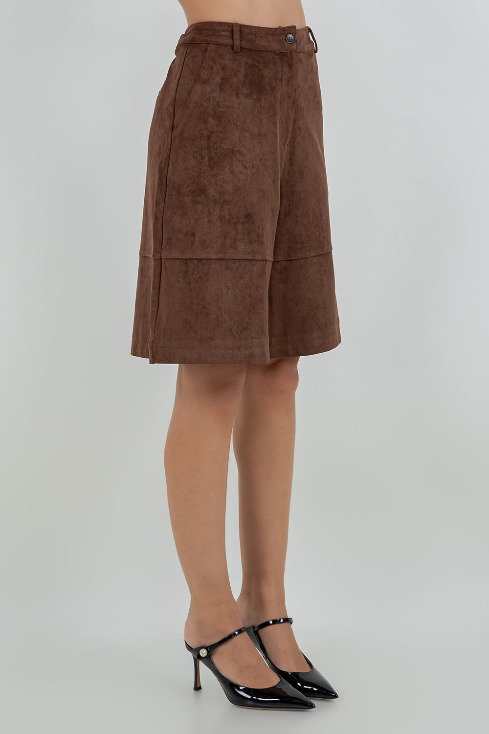 KNEE LENGTH BERMUDA SUEDE SHORTS - Whiteroom+Cactus