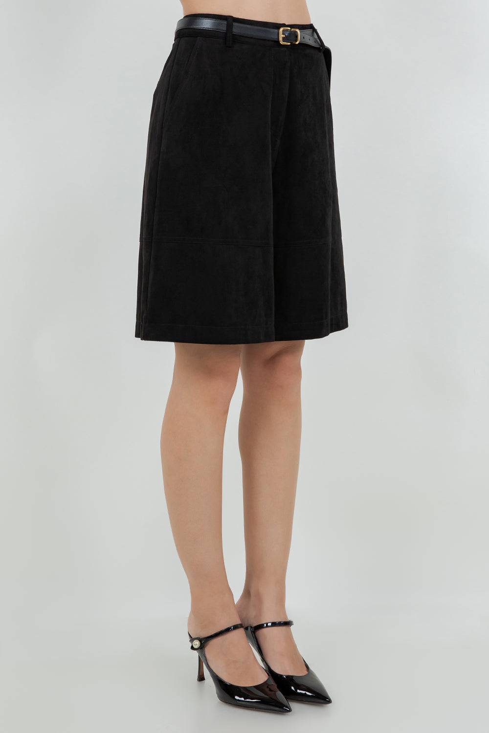 KNEE LENGTH BERMUDA SUEDE SHORTS - Whiteroom+Cactus
