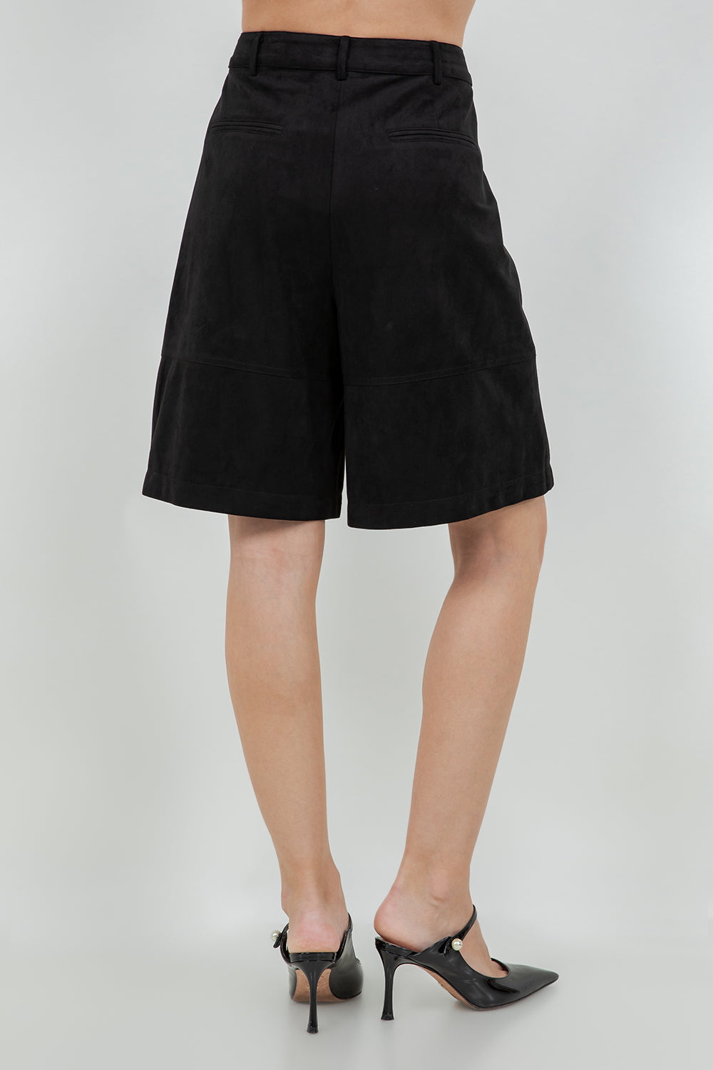 KNEE LENGTH BERMUDA SUEDE SHORTS - Whiteroom+Cactus