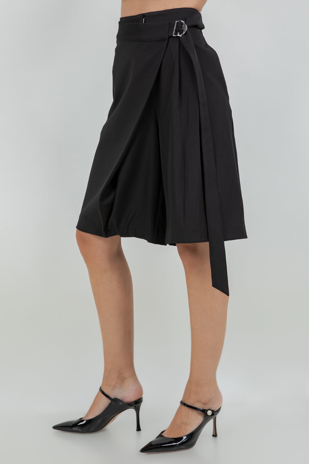 PLEATED WRAP-OVERLAY BERMUDA SHORTS WITH ADJUSTABLE BELT - BLACK - Whiteroom+Cactus