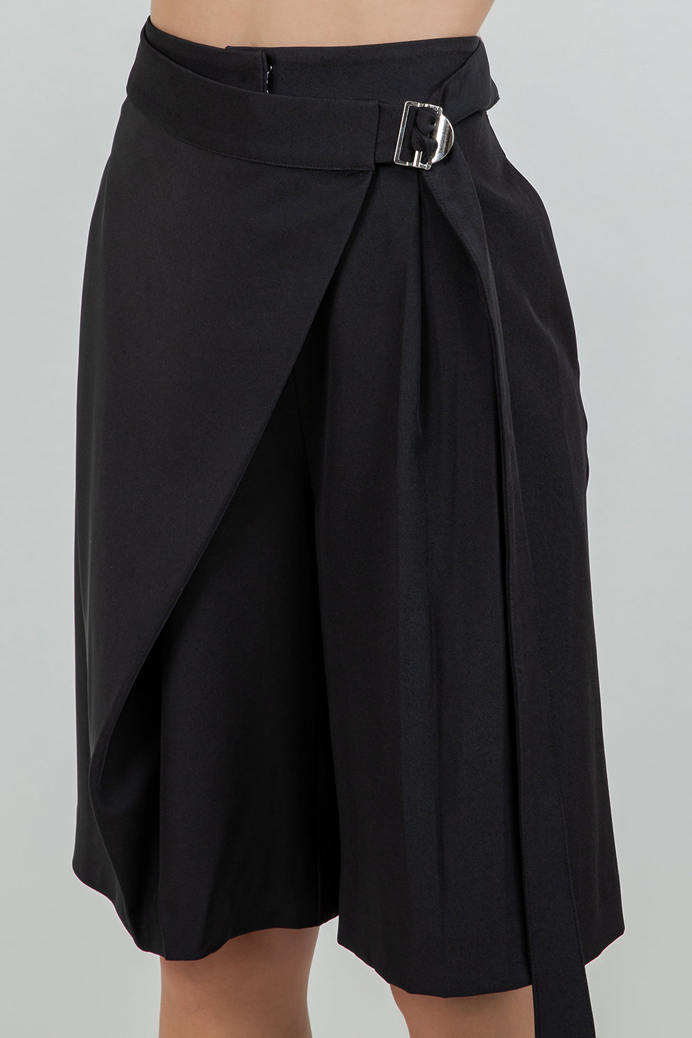 PLEATED WRAP-OVERLAY BERMUDA SHORTS WITH ADJUSTABLE BELT - BLACK - Whiteroom+Cactus