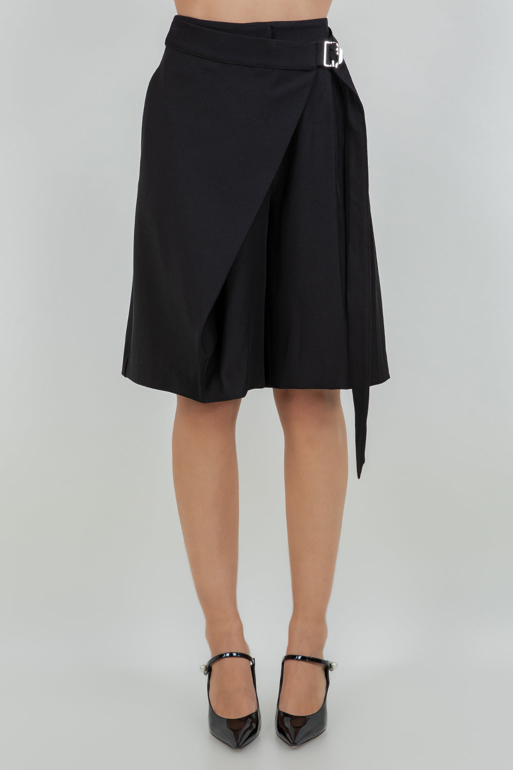PLEATED WRAP-OVERLAY BERMUDA SHORTS WITH ADJUSTABLE BELT - BLACK - Whiteroom+Cactus