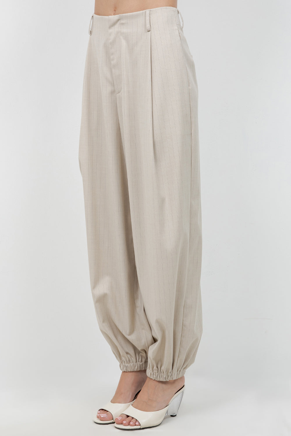 ELASTIC BOTTOM PLEATED SOFT WOVEN PINSTRIPE TROUSERS - Whiteroom+Cactus
