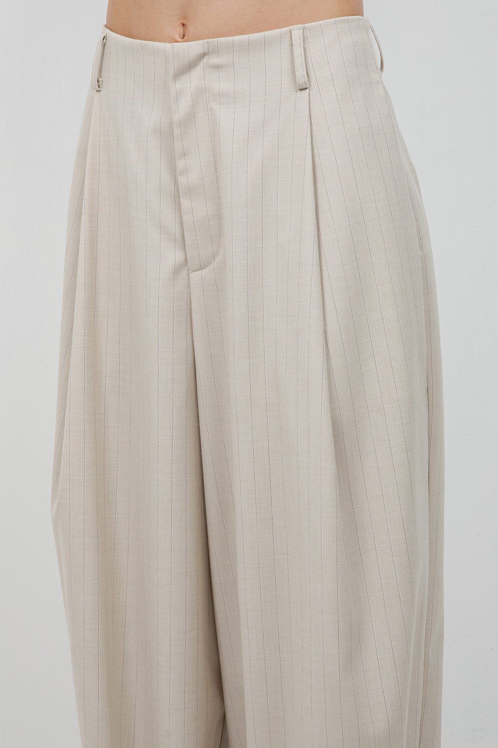 ELASTIC BOTTOM PLEATED SOFT WOVEN PINSTRIPE TROUSERS - Whiteroom+Cactus