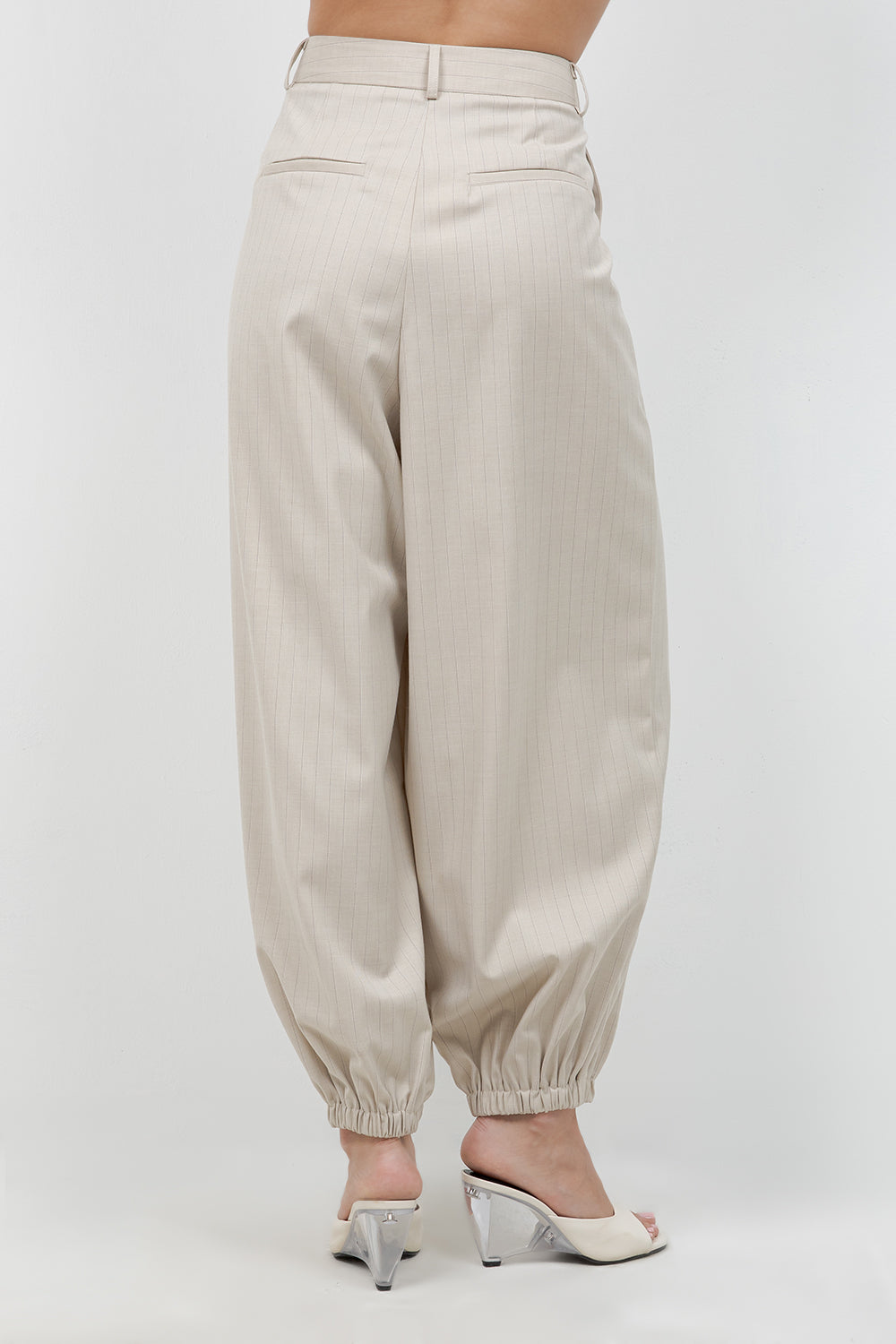 ELASTIC BOTTOM PLEATED SOFT WOVEN PINSTRIPE TROUSERS - Whiteroom+Cactus