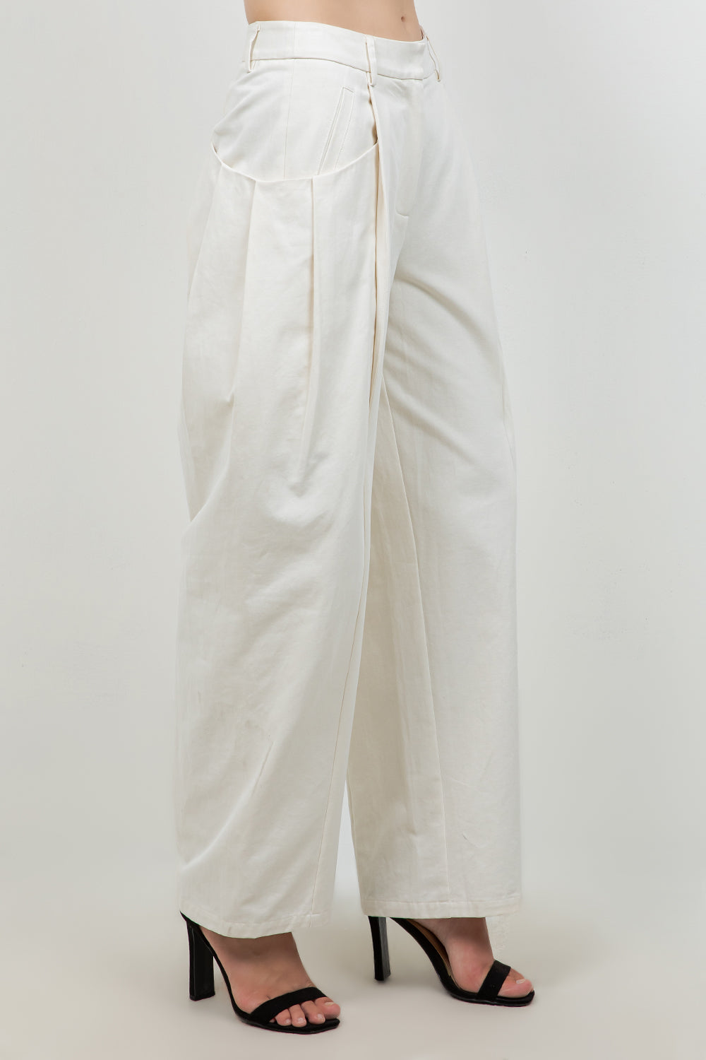 COTTON SLIGHT BARREL TROUSERS WITH POCKET ACCENTS