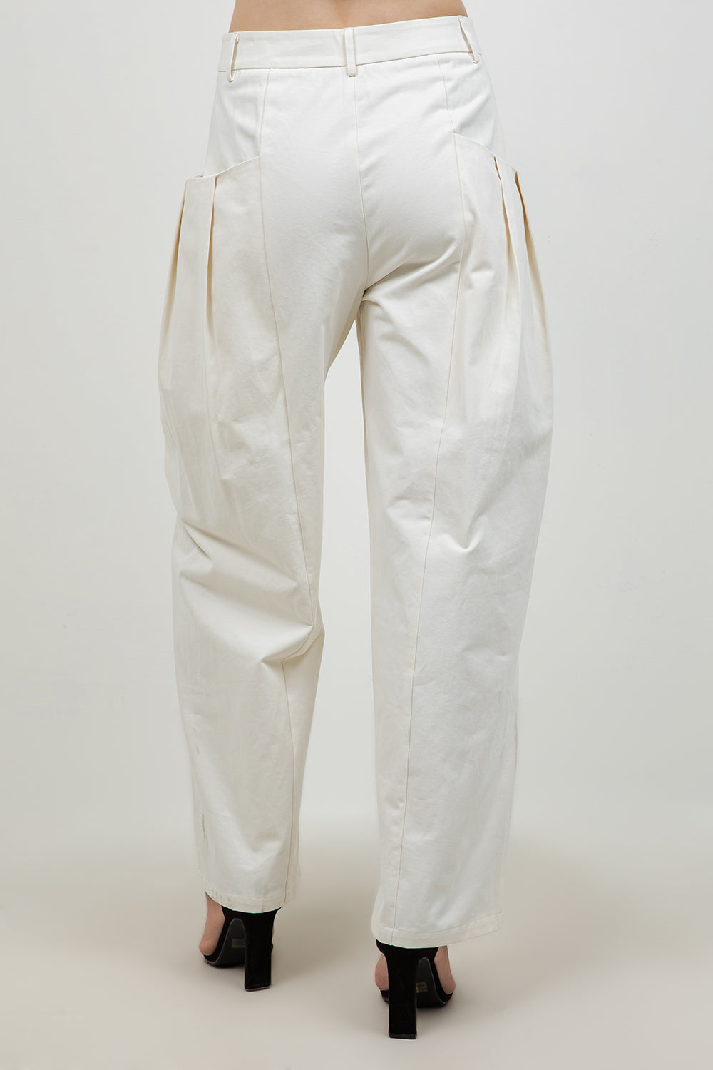 COTTON SLIGHT BARREL TROUSERS WITH POCKET ACCENTS