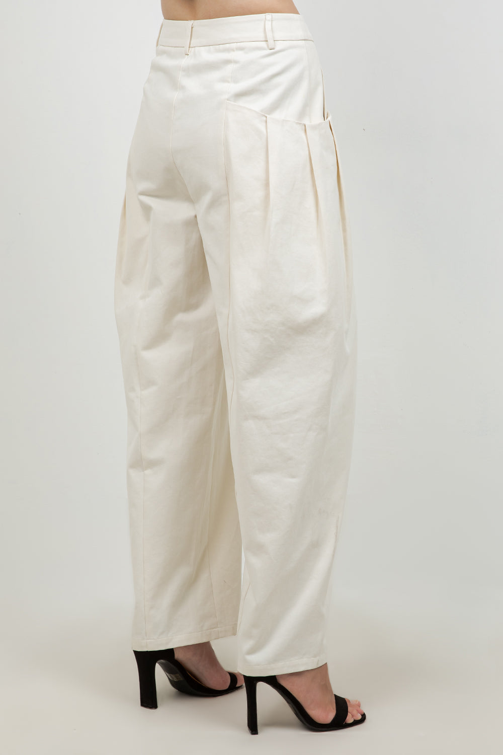 COTTON SLIGHT BARREL TROUSERS WITH POCKET ACCENTS