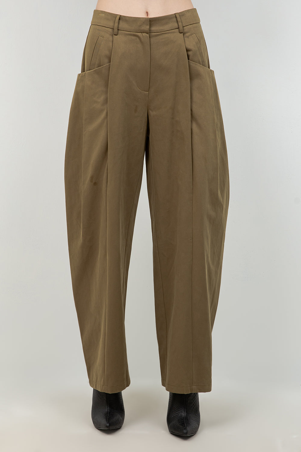 COTTON SLIGHT BARREL TROUSERS WITH POCKET ACCENTS