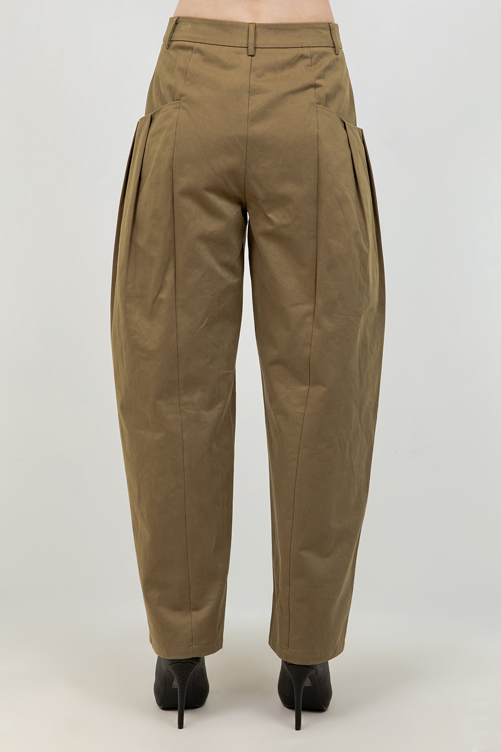 COTTON SLIGHT BARREL TROUSERS WITH POCKET ACCENTS