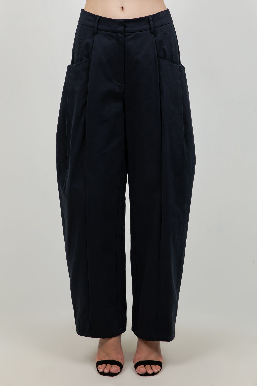 COTTON SLIGHT BARREL TROUSERS WITH POCKET ACCENTS