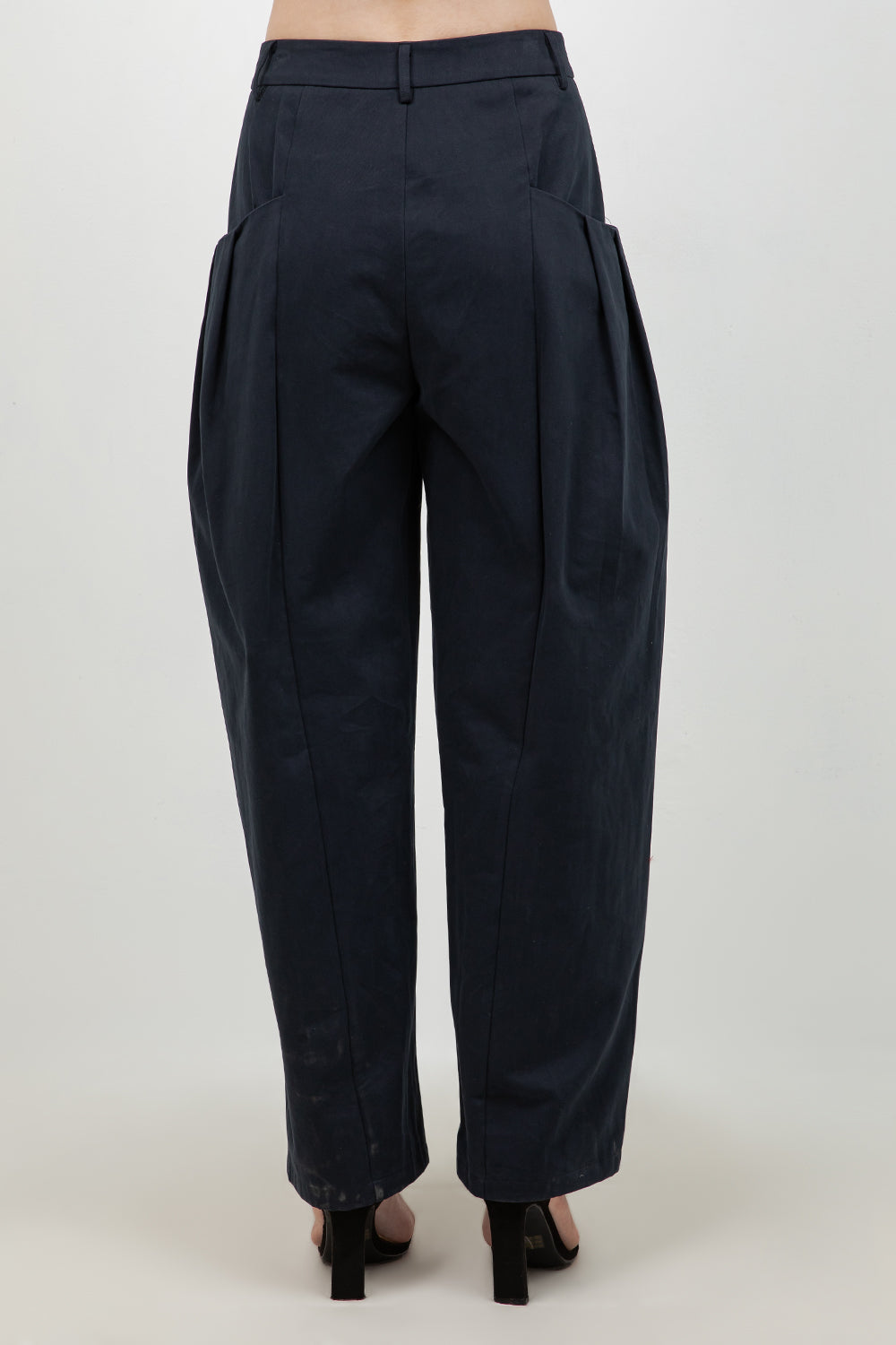 COTTON SLIGHT BARREL TROUSERS WITH POCKET ACCENTS