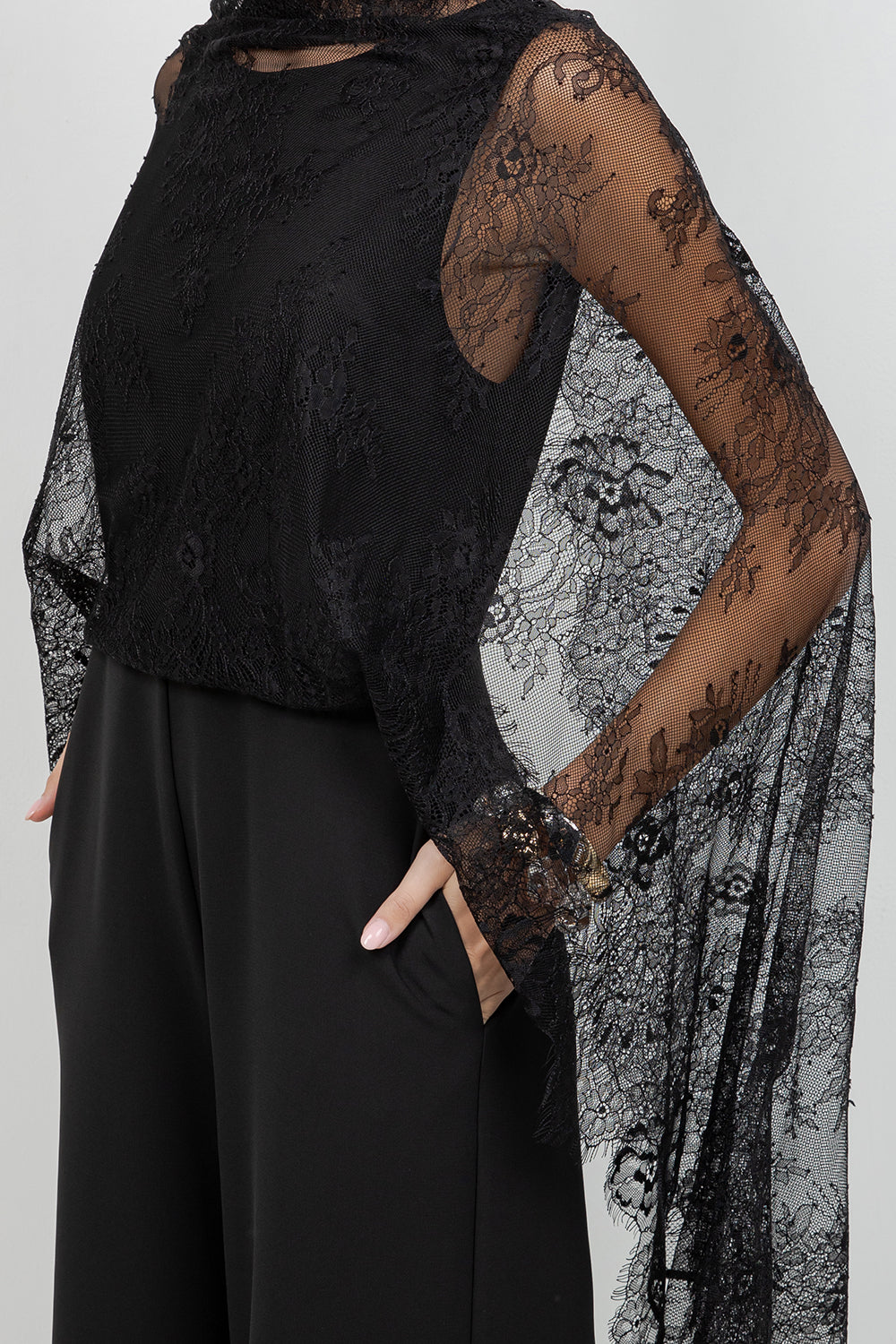 SOFT WOVEN WIDE LEG JUMPSUIT WITH CONTRAST LACE SCARF - Whiteroom+Cactus