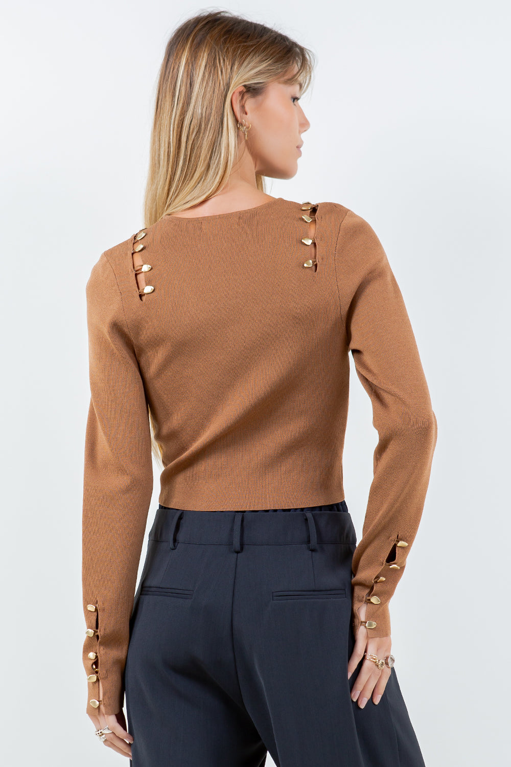 ABSTRACT BUTTON DETAILED KNITDOWN SWEATER