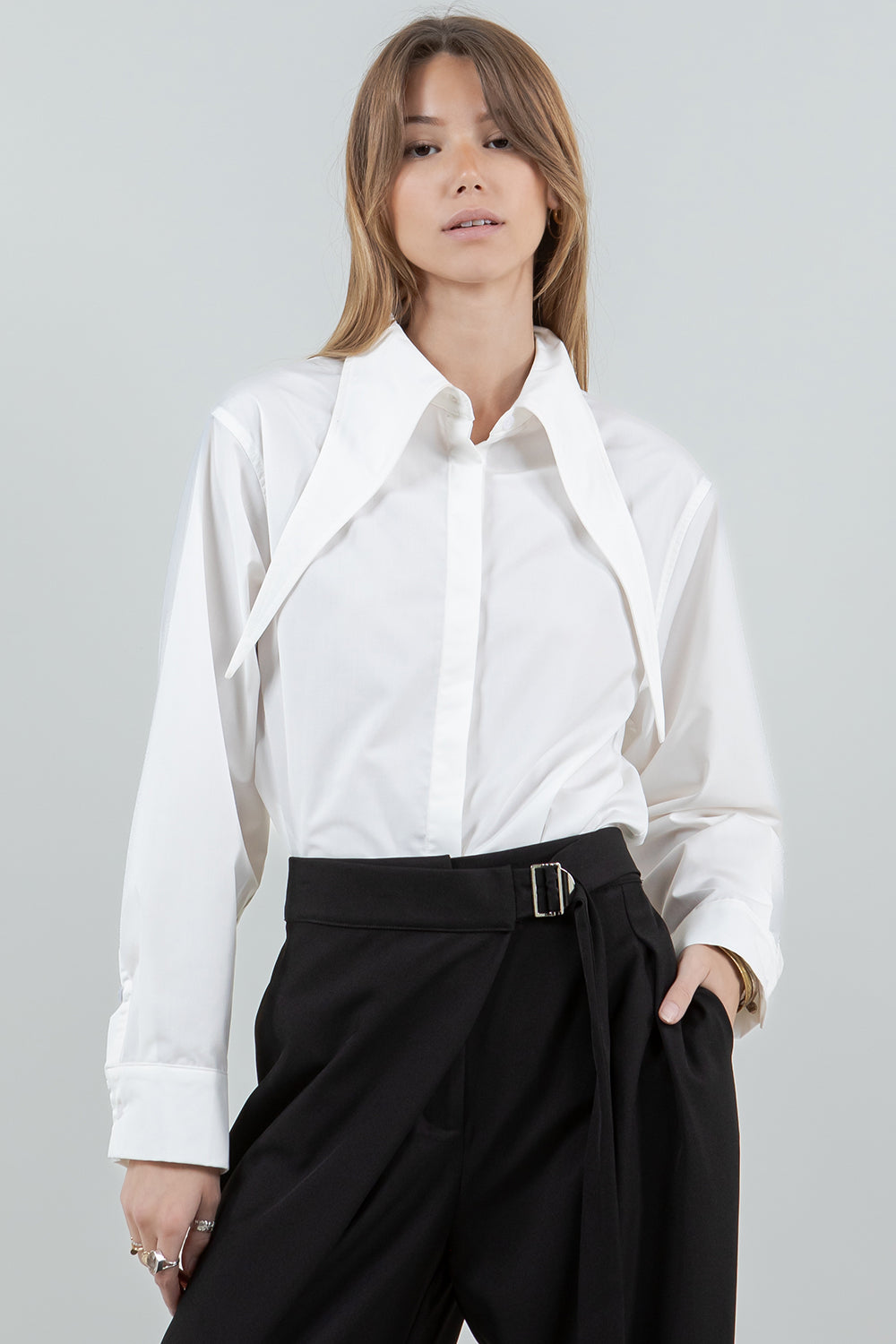 DRAMATIC LONG COLLARED POPLIN BUTTON DOWN SHIRT - WHITE