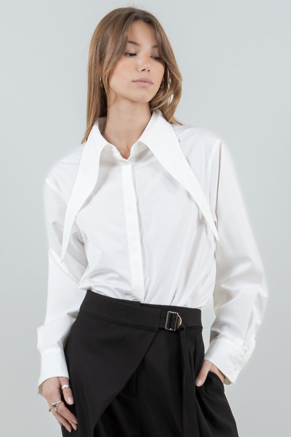 DRAMATIC LONG COLLARED POPLIN BUTTON DOWN SHIRT - WHITE