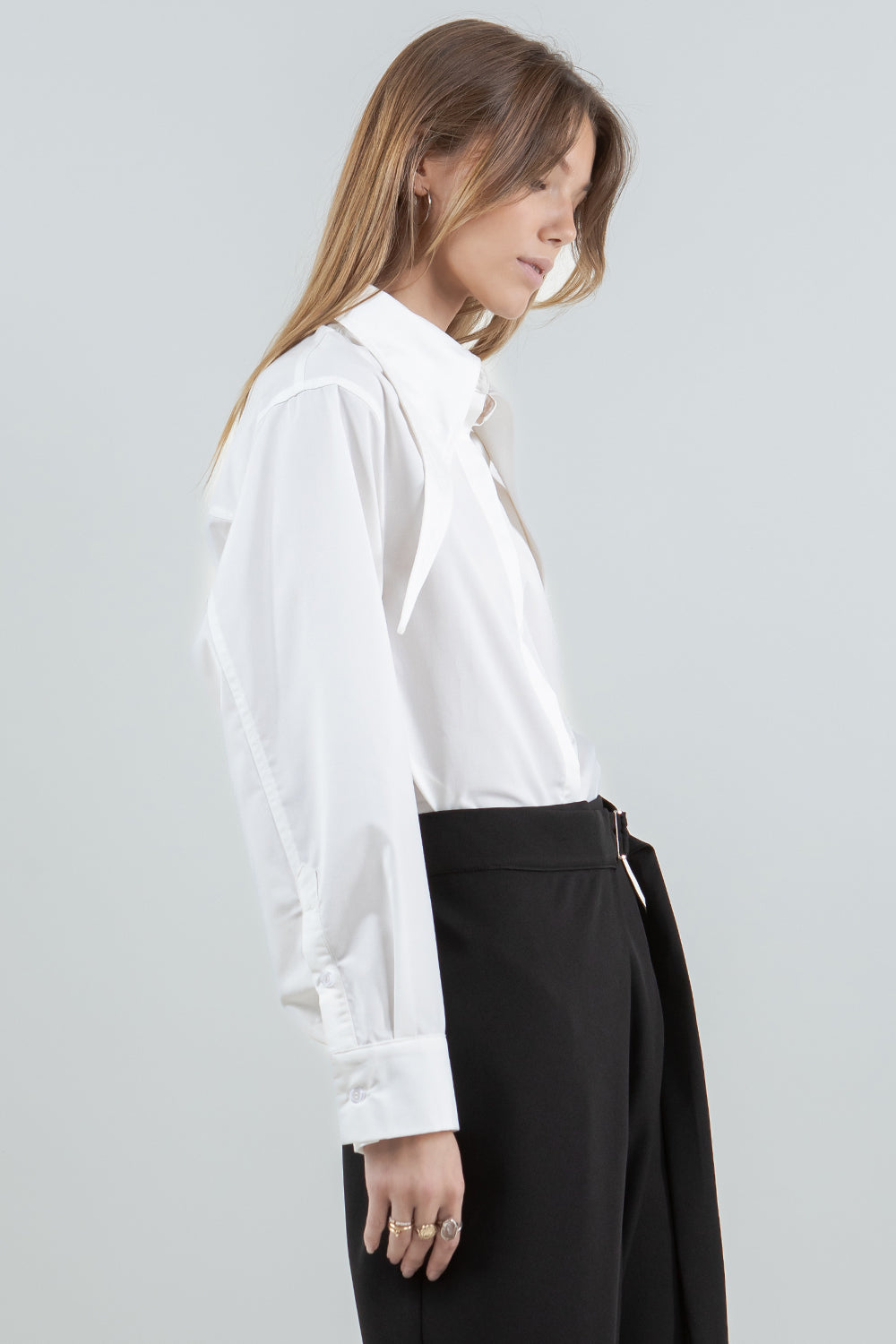 DRAMATIC LONG COLLARED POPLIN BUTTON DOWN SHIRT - WHITE