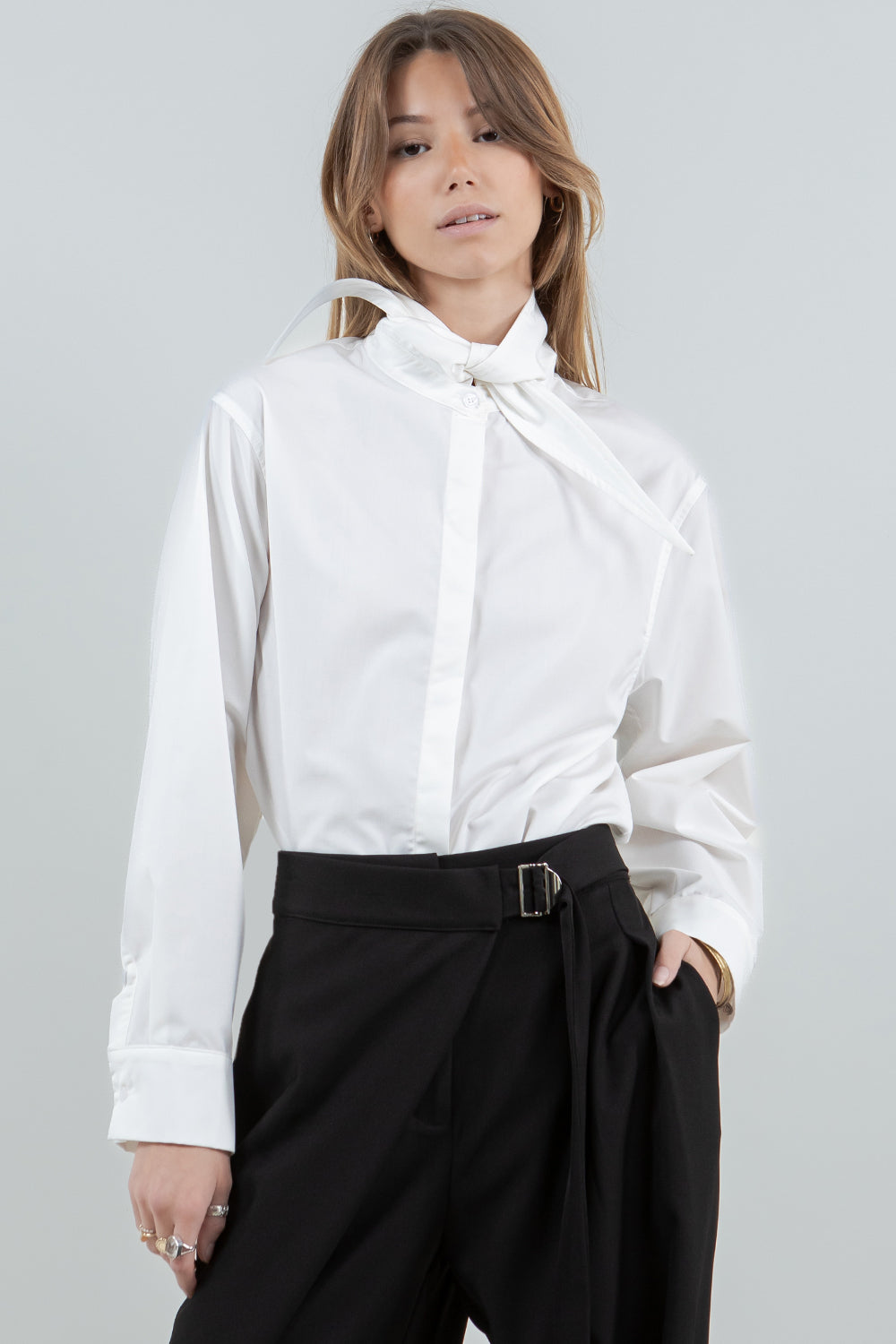 DRAMATIC LONG COLLARED POPLIN BUTTON DOWN SHIRT - WHITE