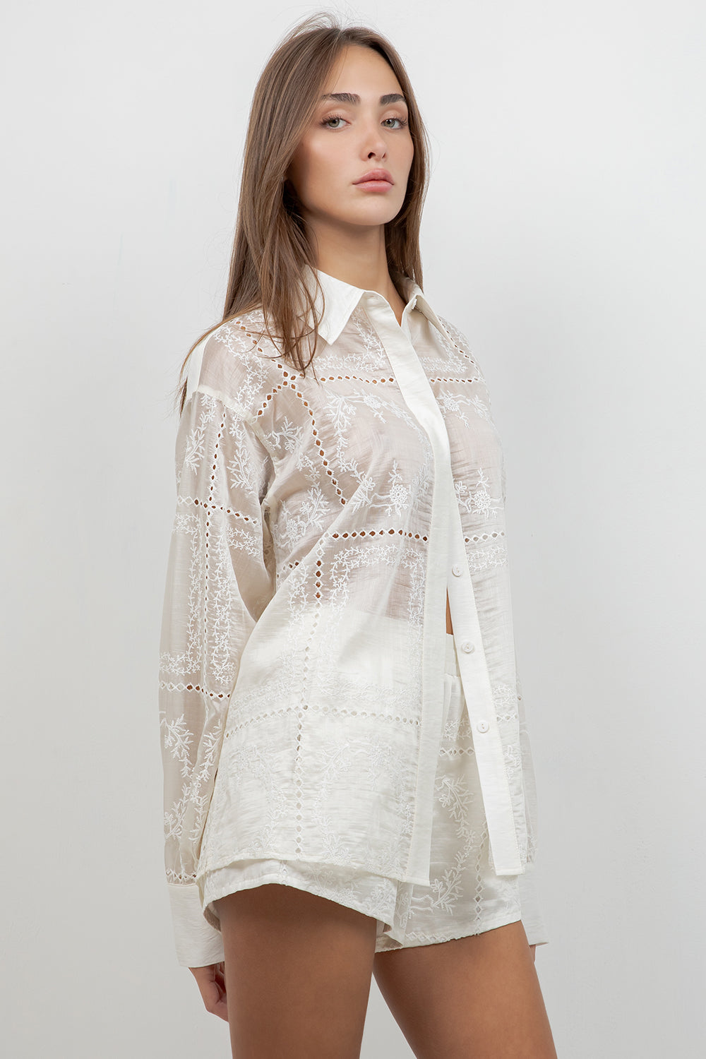 EMBROIDERY TEXTURED BUTTON DOWN SHIRT