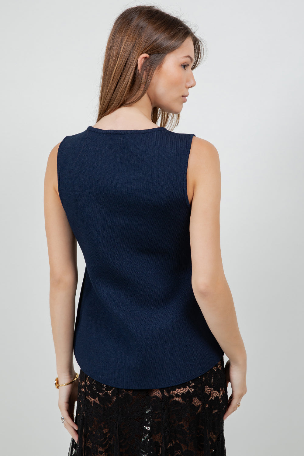FITTED KNITDOWN TOP WITH ACCENT BUTTONS - NAVY