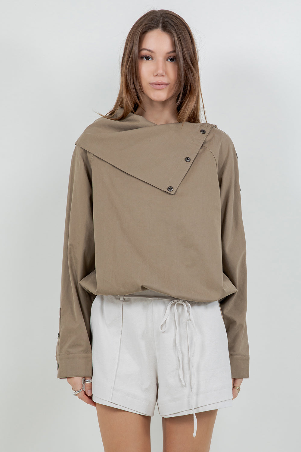 TALL FOLDABLE COLLAR BLOUSE WITH ADJUSTABLE BUTTON CLOSURES - Whiteroom+Cactus