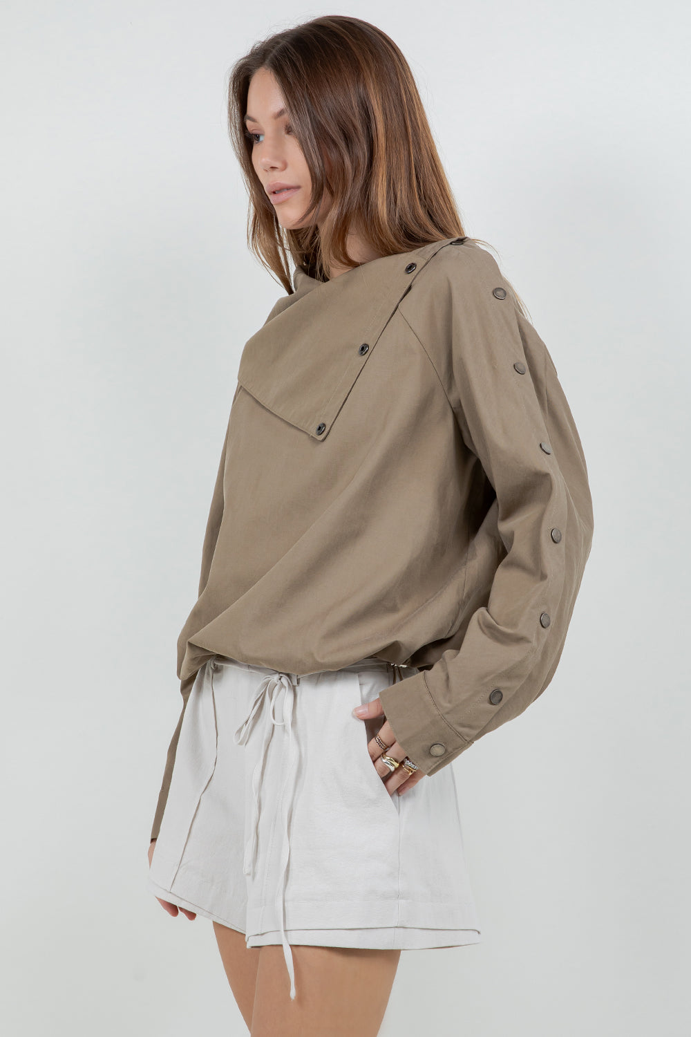 TALL FOLDABLE COLLAR BLOUSE WITH ADJUSTABLE BUTTON CLOSURES - Whiteroom+Cactus