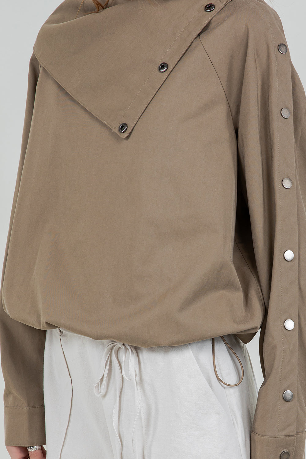 TALL FOLDABLE COLLAR BLOUSE WITH ADJUSTABLE BUTTON CLOSURES - Whiteroom+Cactus