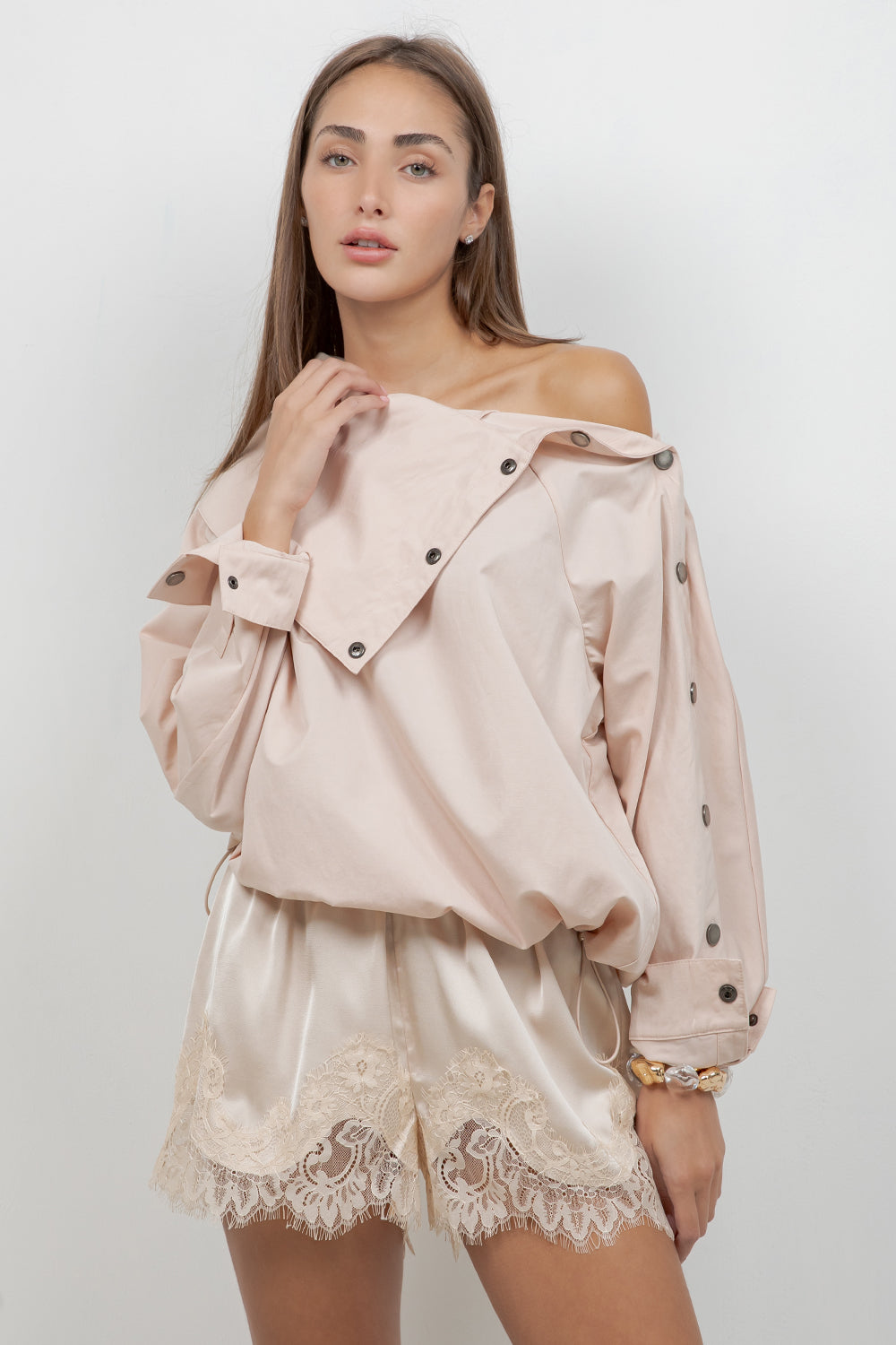 TALL FOLDABLE COLLAR BLOUSE WITH ADJUSTABLE BUTTON CLOSURES - Whiteroom+Cactus