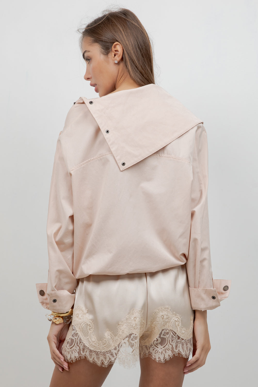 TALL FOLDABLE COLLAR BLOUSE WITH ADJUSTABLE BUTTON CLOSURES - Whiteroom+Cactus