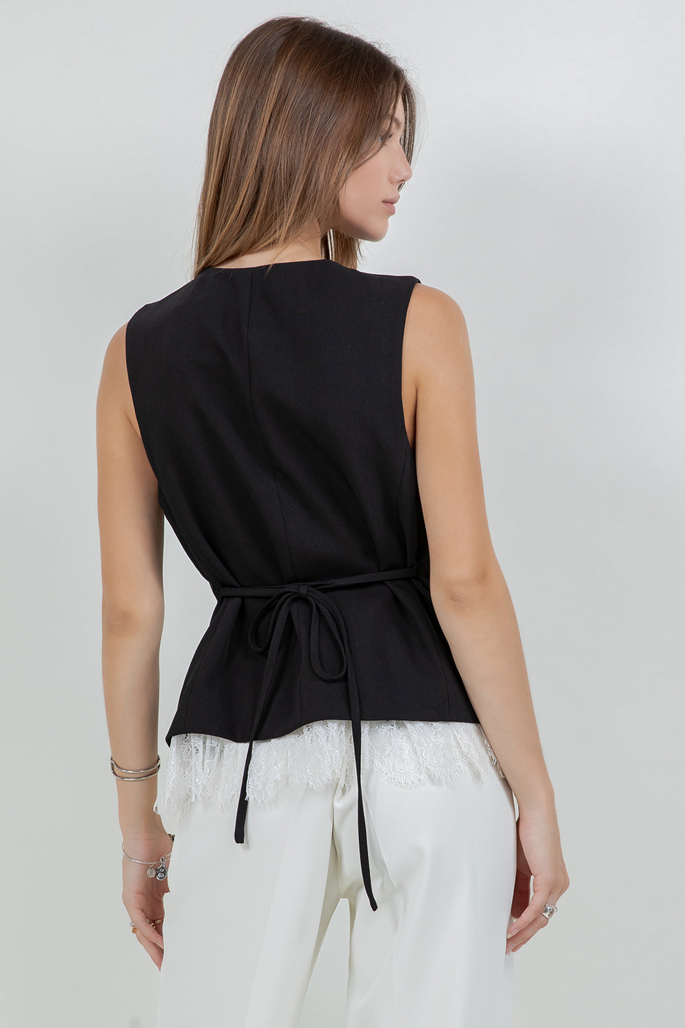 SOFT WOVEN STRUCTURED VEST WITH CONTRAST BOTTOM LACE - BLACK