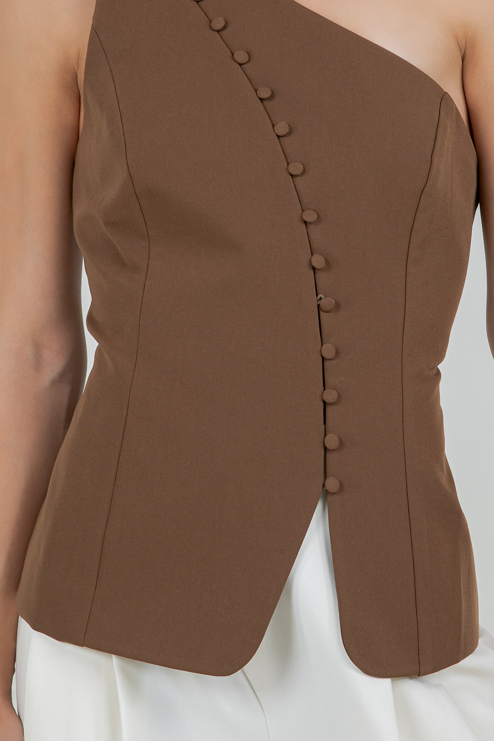 STRUCTURED WOVEN ASYMMETRICAL SLEEVELESS TOP WITH BUTTON ACCENT