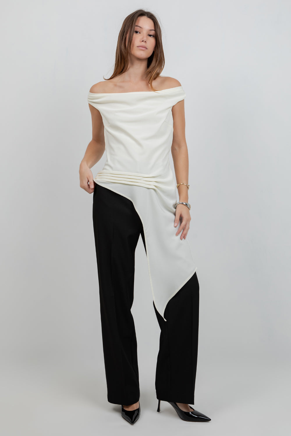 SOFT WOVEN ASYMMETRICAL SLEEVELESS TOP W PLEAT DETAILS - Whiteroom+Cactus