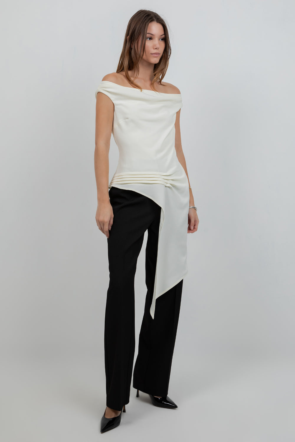 SOFT WOVEN ASYMMETRICAL SLEEVELESS TOP W PLEAT DETAILS - Whiteroom+Cactus