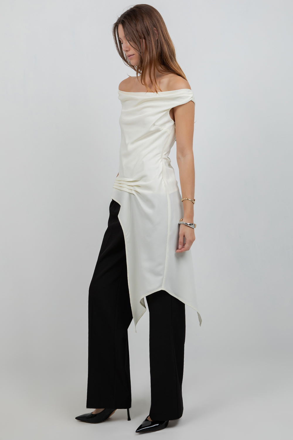 SOFT WOVEN ASYMMETRICAL SLEEVELESS TOP W PLEAT DETAILS - Whiteroom+Cactus