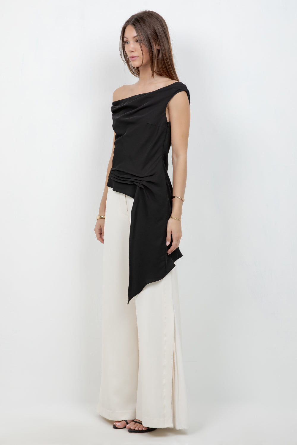 SOFT WOVEN ASYMMETRICAL SLEEVELESS TOP W PLEAT DETAILS - BLACK - Whiteroom+Cactus