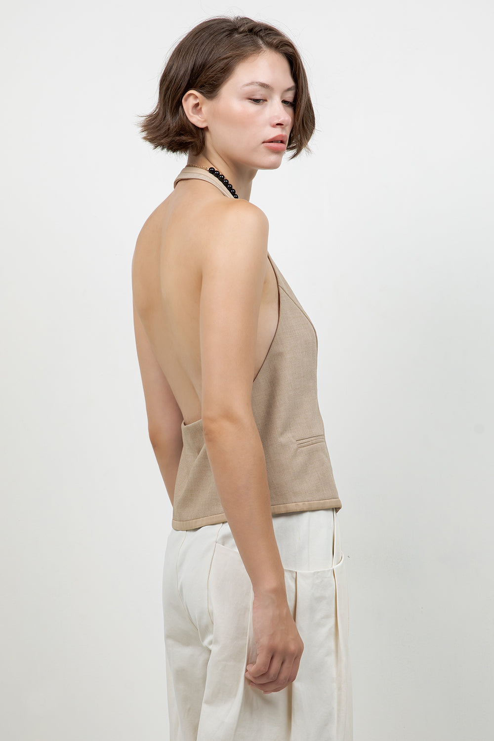 WOVEN BUTTON DOWN VEST WITH CONTRAST NECK TIE