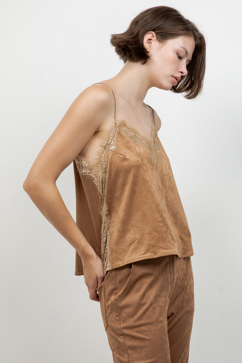LACE EDGE ACCENT SUEDE SLEEVELESS TOP