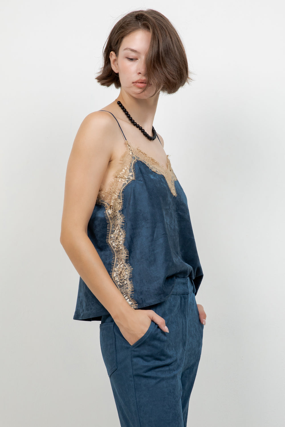 LACE EDGE ACCENT SUEDE SLEEVELESS TOP