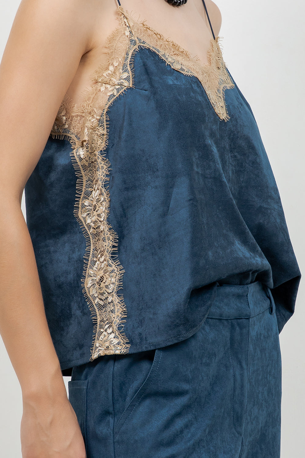 LACE EDGE ACCENT SUEDE SLEEVELESS TOP